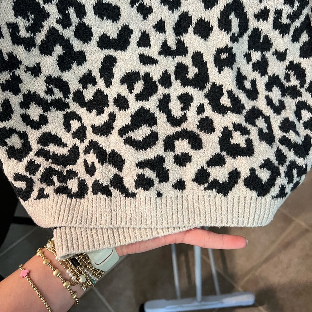 Leopard Print Sweater - Picture 3 of 5